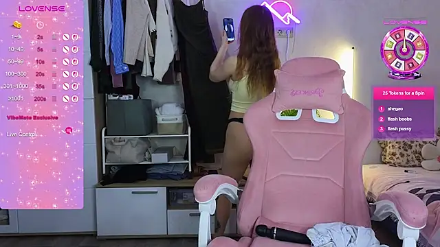 GoldenSunBunny online show from March 19, 2:11 am