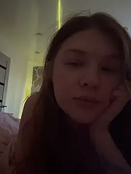 GoldenSunBunny online show from June 18, 2:32 am