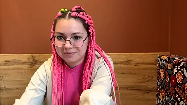 Snapshot of KlairRoms chatting on March 17, 4:04 am KlairRoms online show from March 17, 4:04 am