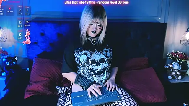 Snapshot of _Elissabat_ chatting on May 19, 8:38 pm Elissabat online show from May 19, 8:38 pm