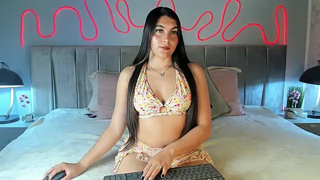 im Valskin online show from May 21, 11:40 am