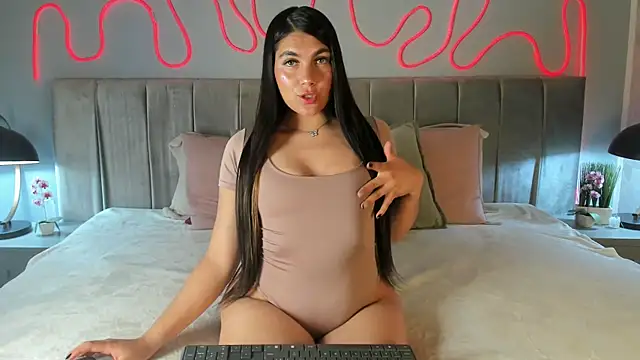 im Valskin online show from May 28, 11:49 am