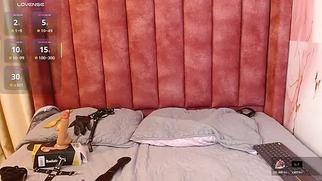 hilaryythompson online show from May 19, 1:56 am