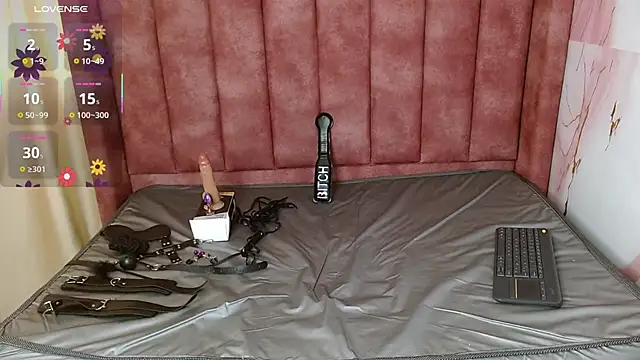 hilaryythompson online show from April 28, 9:41 pm