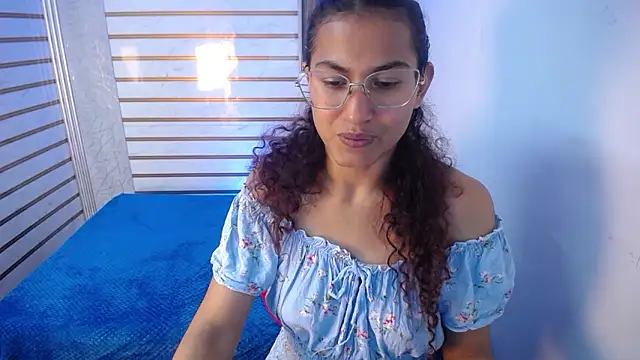 kiara valmont online show from March 14, 10:16 pm