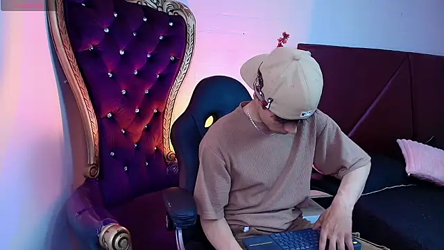 Andreew Style online show from March 28, 8:32 pm