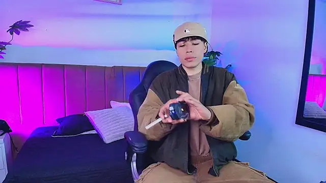 Andreew Style online show from April 25, 2:25 pm