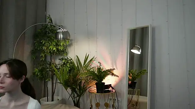 MsKionny online show from April 7, 10:00 pm