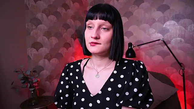 Velvet Lily online show from April 7, 9:05 pm