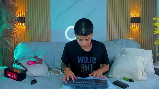 Liam Dustin online show from August 2, 7:55 pm