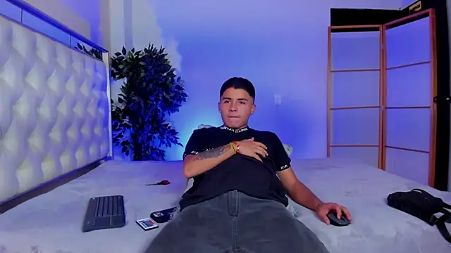 Liam Dustin online show from August 1, 8:51 pm