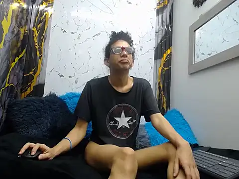 Snapshot of isa_x18 chatting on June 15, 1:33 pm isa x18 online show from June 15, 1:33 pm