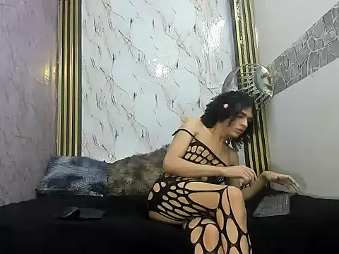 Snapshot of isa_x18 chatting on July 14, 10:54 am isa x18 online show from July 14, 10:54 am