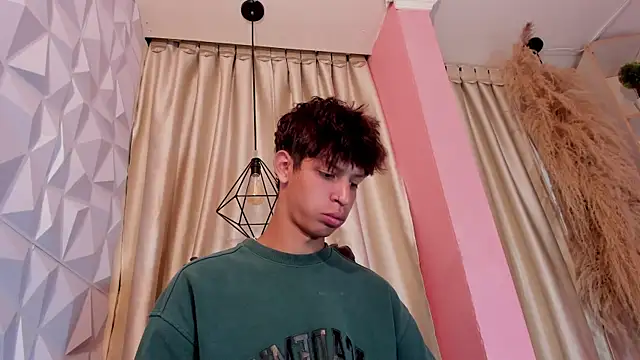 Snapshot of Ethan_qop chatting on July 8, 11:11 am Ethan qop online show from July 8, 11:11 am