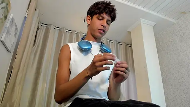 Snapshot of Ethan_qop chatting on July 5, 10:16 pm Ethan qop online show from July 5, 10:16 pm