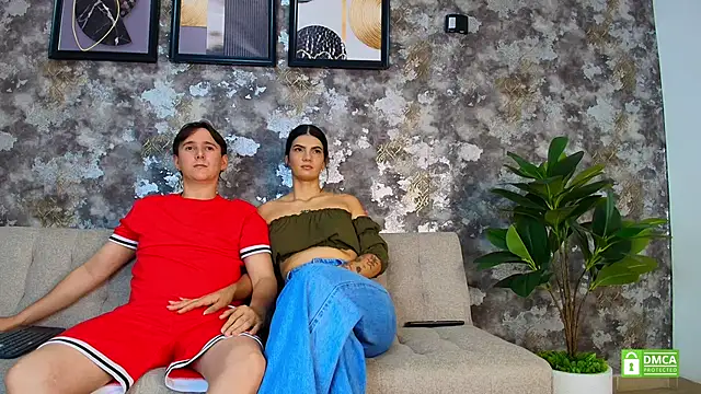Snapshot of Mariana_and_Ronny chatting on June 21, 5:02 am Mariana and Ronny online show from June 21, 5:02 am