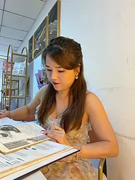 Xiaoxiao-y online show from April 14, 9:36 am