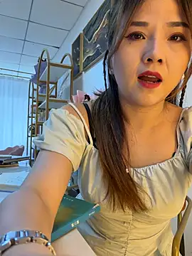 Xiaoxiao-y online show from June 16, 7:30 am
