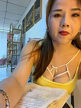 Xiaoxiao-y online show from April 3, 7:48 am