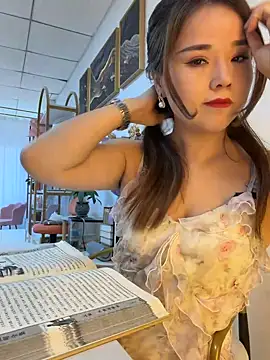 Xiaoxiao-y online show from April 18, 9:00 am
