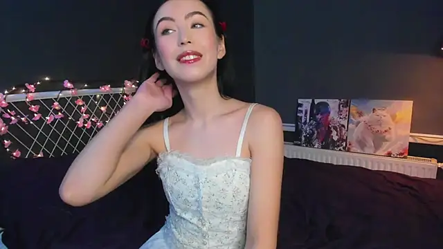 lizaa breeze online show from April 2, 5:30 pm