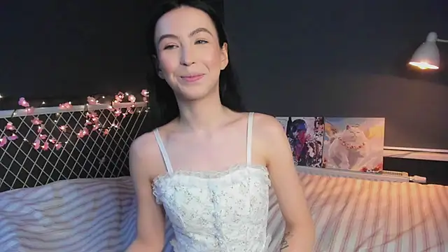 lizaa breeze online show from April 5, 5:30 pm