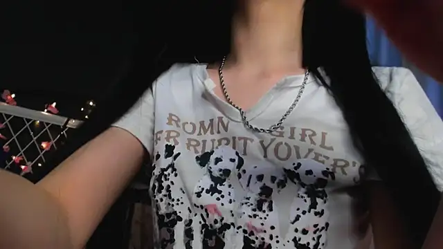 Snapshot of lizaa_breeze chatting on June 6, 4:34 pm lizaa breeze online show from June 6, 4:34 pm