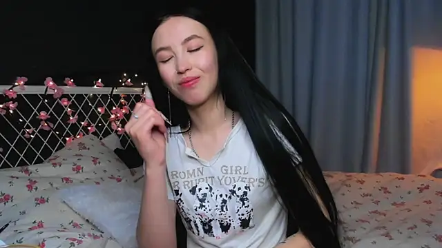 Snapshot of lizaa_breeze chatting on June 11, 5:32 pm lizaa breeze online show from June 11, 5:32 pm