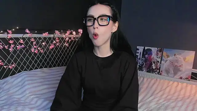 lizaa breeze online show from April 12, 5:27 pm