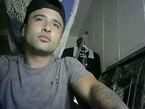 Snapshot of Relk130p chatting on May 21, 7:50 am Relk130p online show from May 21, 7:50 am