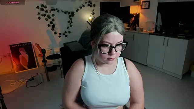 VexaVeylish online show from March 31, 4:09 pm