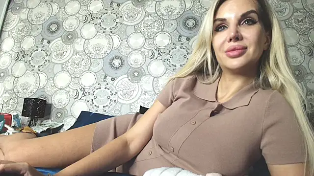 Snapshot of SexyQueenNina chatting on November 1, 10:47 pm SexyQueenNina online show from November 1, 10:47 pm