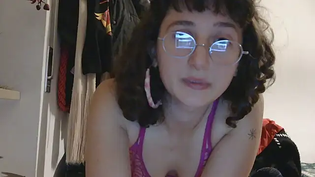 antoniettamaria online show from April 15, 9:15 pm