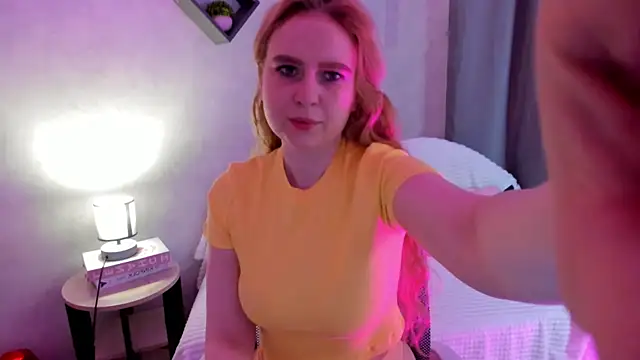 Shiny Liss online show from April 13, 1:31 am