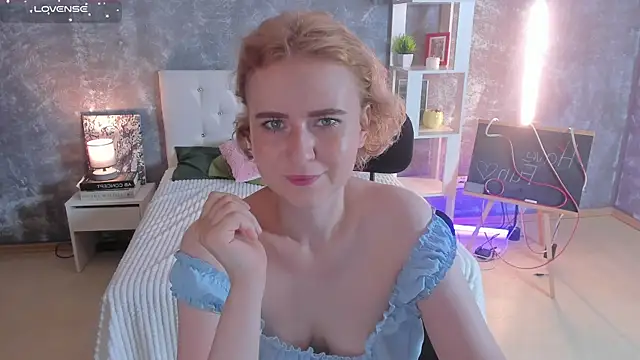 Snapshot of Shiny_Liss chatting on August 5, 1:32 am Shiny Liss online show from August 5, 1:32 am