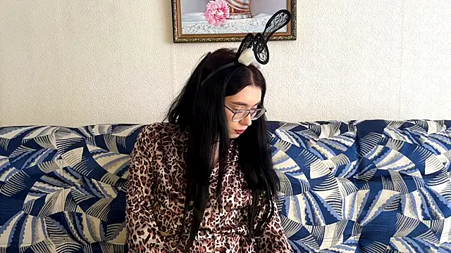CarolynGnau online show from March 18, 12:30 pm