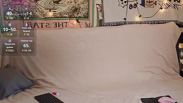 Snapshot of Sparky_fox chatting on May 21, 12:08 am Sparky fox online show from May 21, 12:08 am