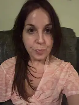 petitehotwife4u online show from April 12, 10:02 pm