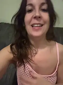 petitehotwife4u online show from March 30, 9:38 pm