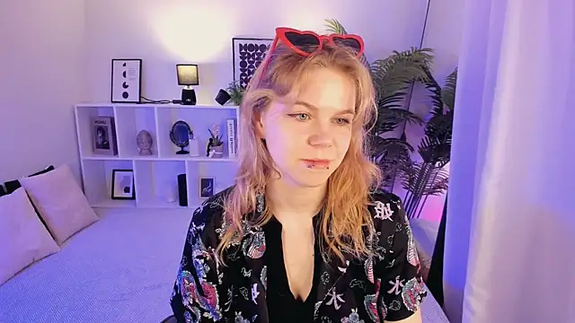 ElizabethVane online show from May 7, 5:22 am