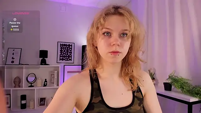 ElizabethVane online show from April 7, 7:43 am