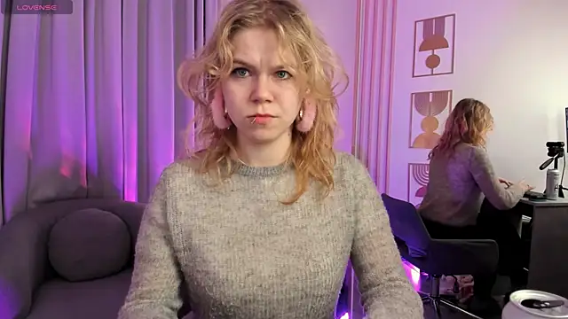 ElizabethVane online show from June 2, 5:40 am