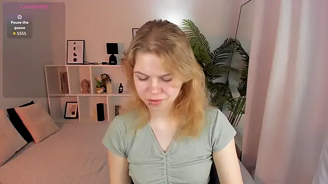 ElizabethVane online show from May 10, 5:44 am