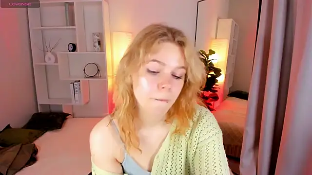 ElizabethVane online show from May 5, 5:21 am