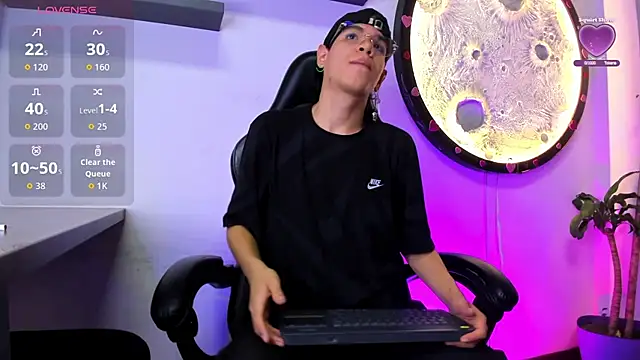 Bennet-Grayy online show from April 19, 4:02 am