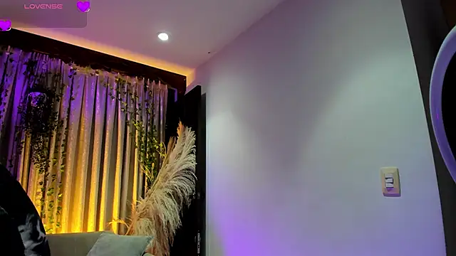 AlondraSoomer online show from May 26, 4:32 am