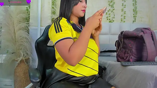 AlondraSoomer online show from June 18, 5:17 am