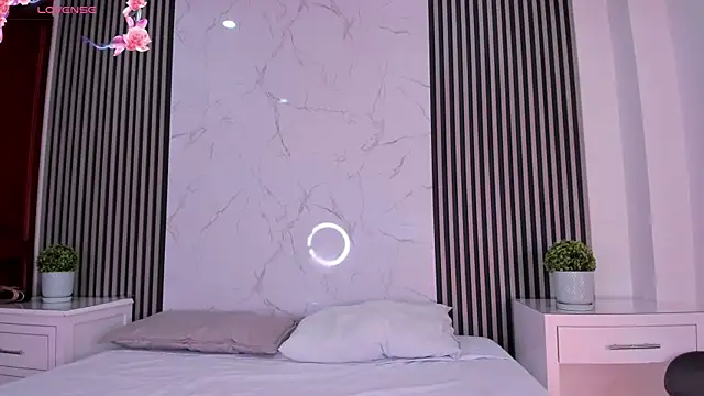 AlondraSoomer online show from April 14, 4:28 am