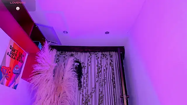 AlondraSoomer online show from June 1, 5:40 am