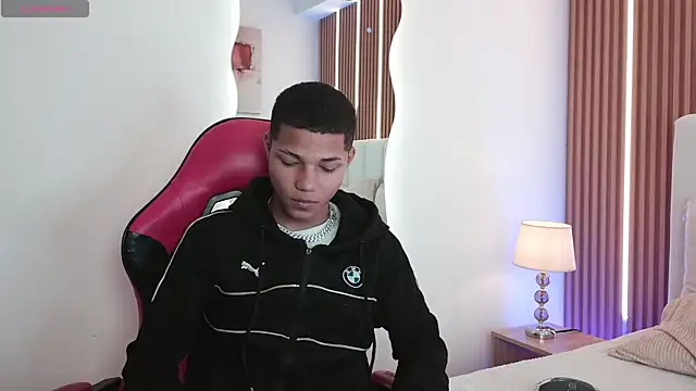 Snapshot of Kelvin_Josue chatting on May 3, 8:56 pm Kelvin Josue online show from May 3, 8:56 pm
